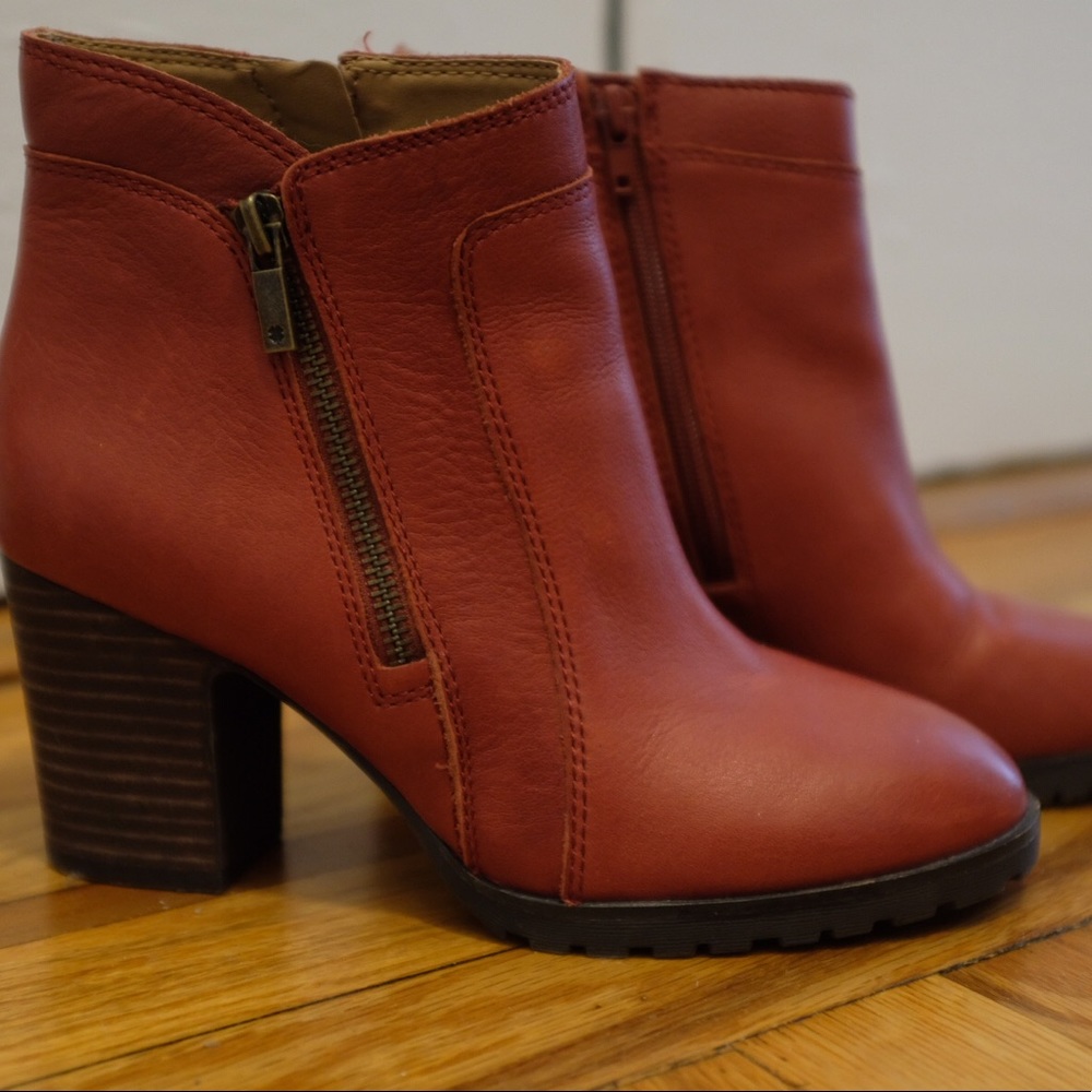 Lucky Brand booty heals (size 8 / 38.5) // Deep red color // 2.5 inch heel